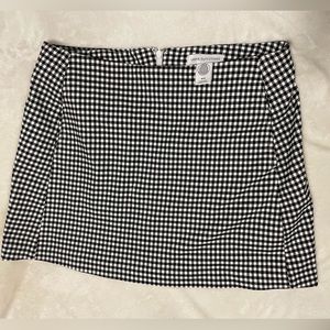 URBAN OUTFITTERS Black and White Checkered Mini Skirt with Pockets Size Medium